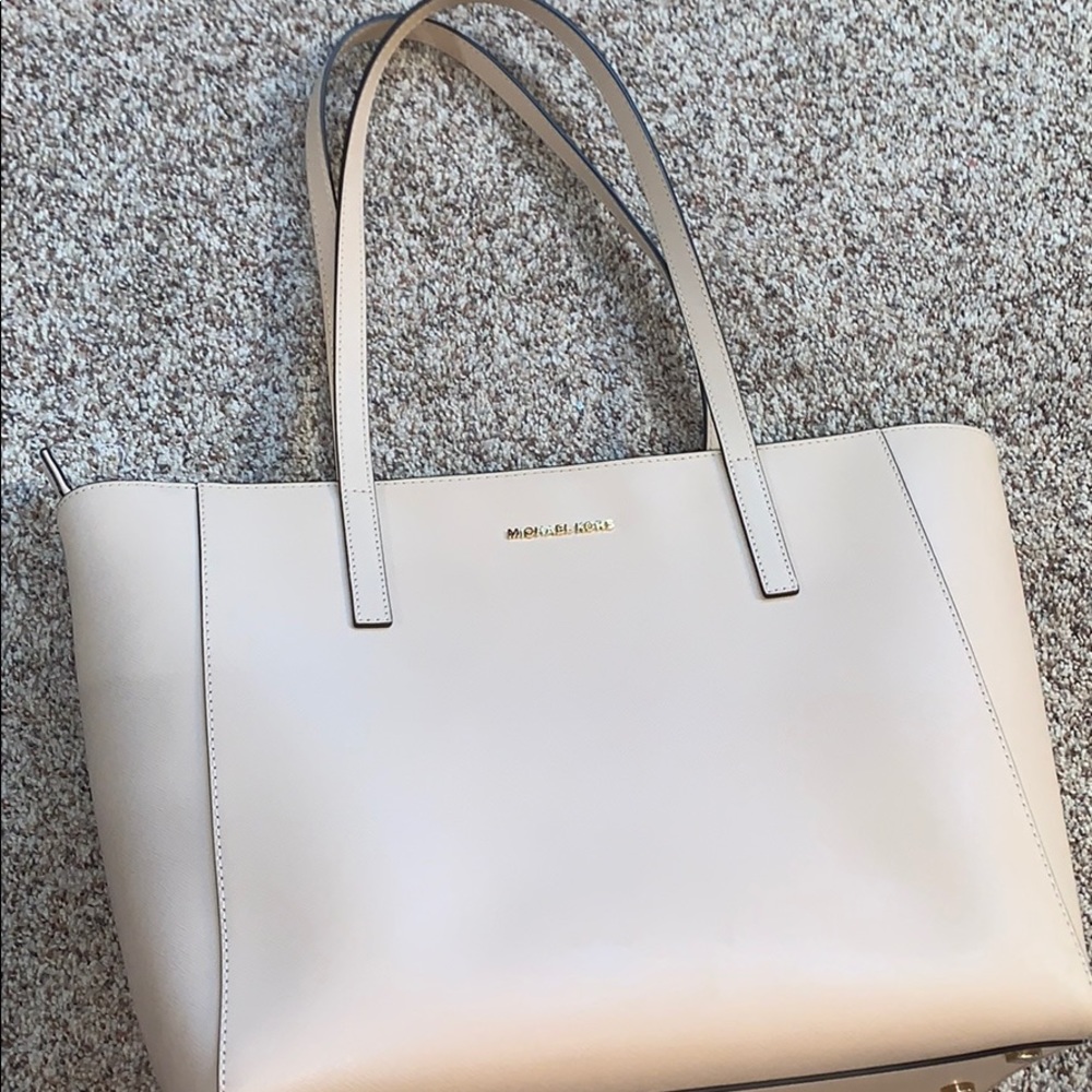 BRAND NEW MICHAEL KORS PURSE